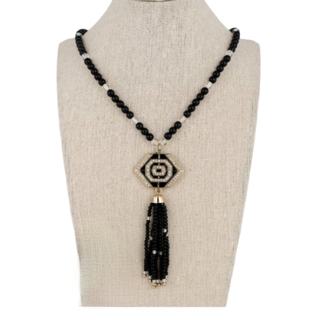 🦋 NIB Avon Forever by Paula Abdul Art Deco black and white 32" necklace